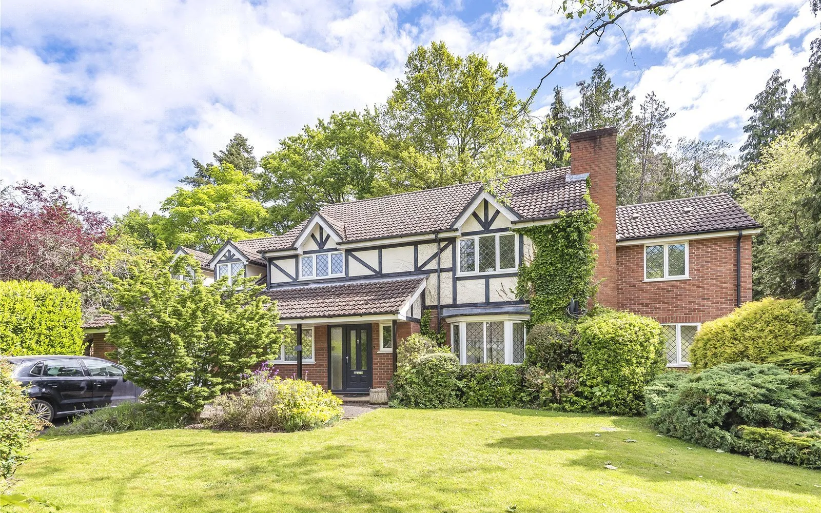 House Redwood Drive in Sunningdale
