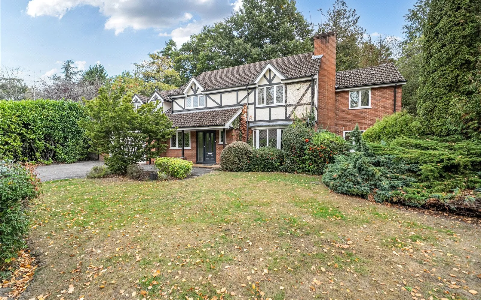 House Redwood Drive in Sunningdale