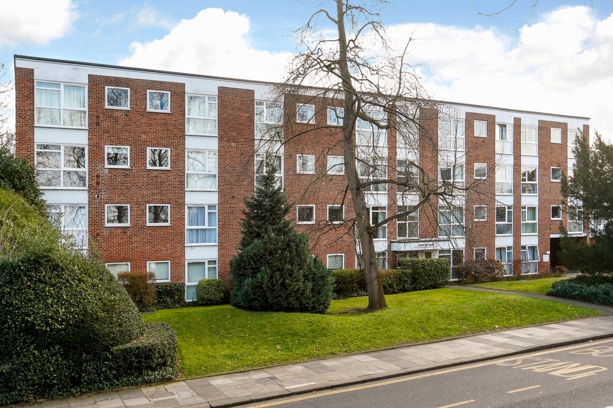 Flat Claremont Road in Greater London