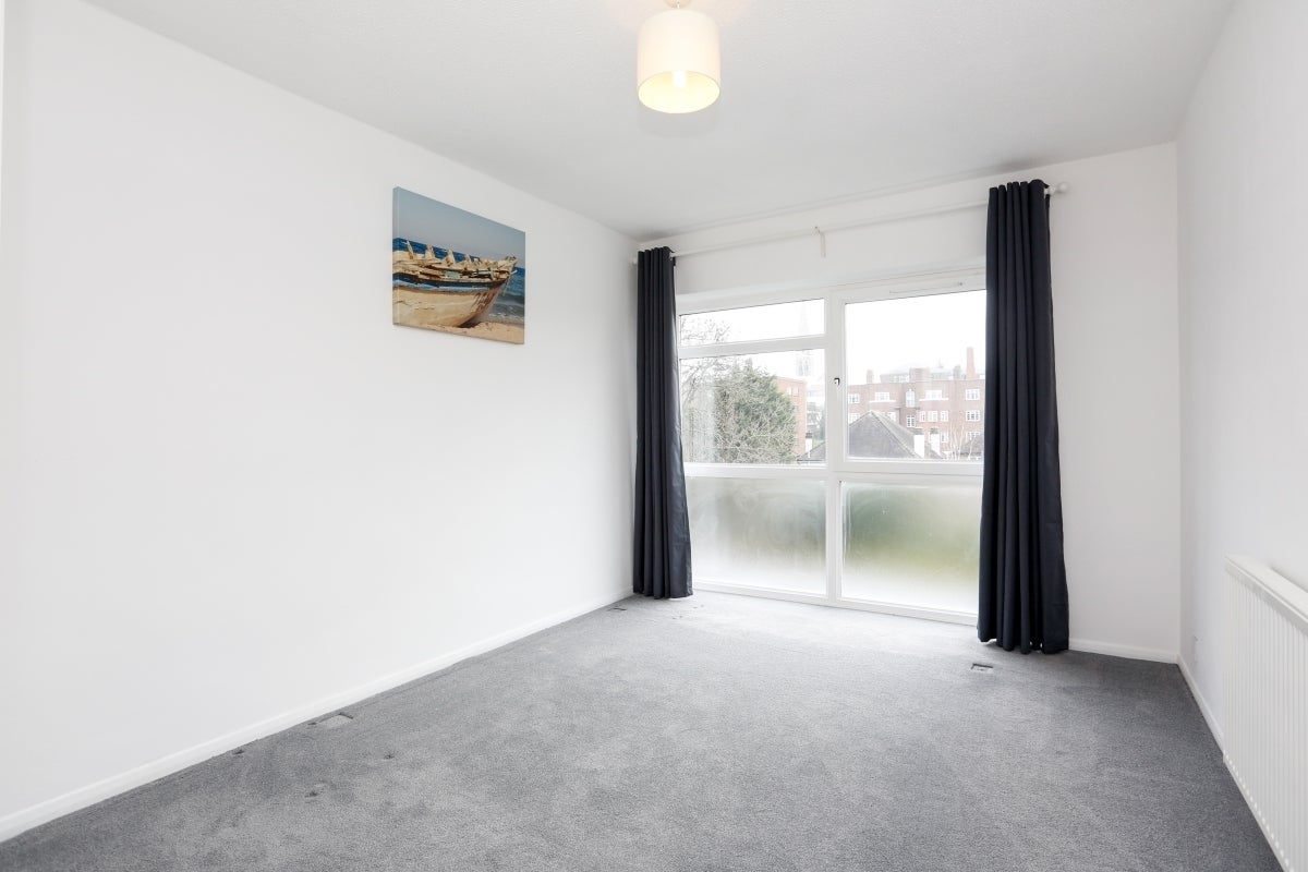 Flat Claremont Road in Greater London