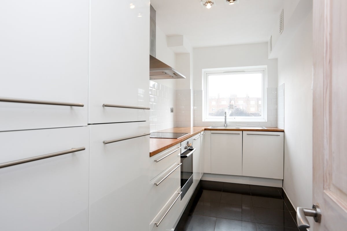 Flat Claremont Road in Greater London