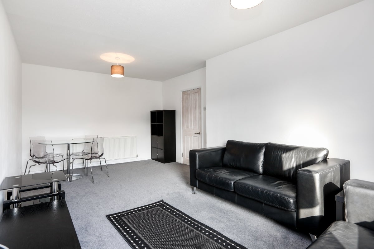 Flat Claremont Road in Greater London