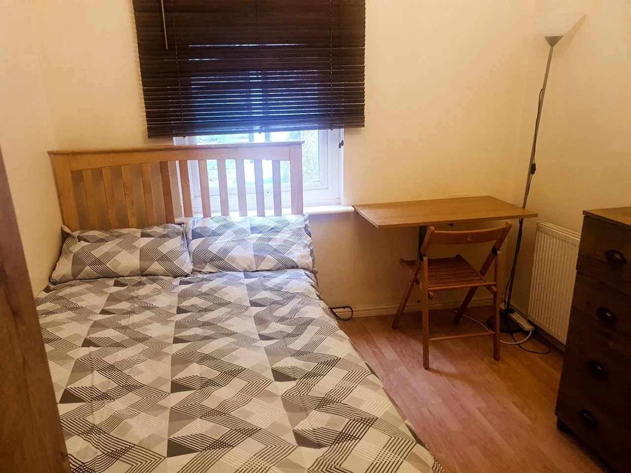 Room Grange Road in Greater London