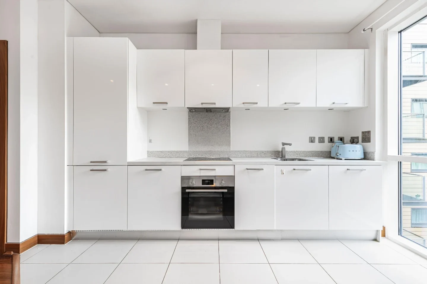 Flat Queenstown Road in Greater London