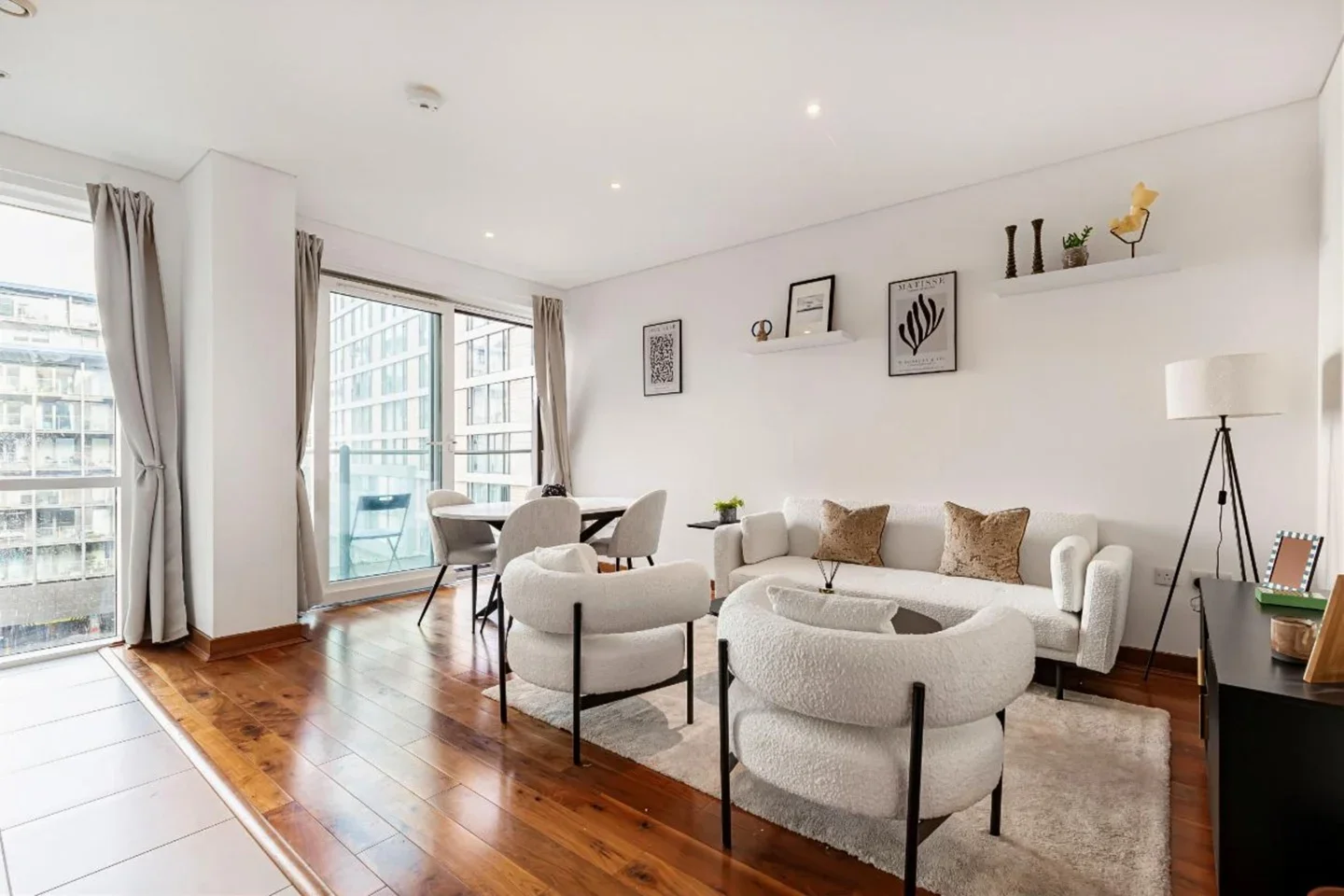 Flat Queenstown Road in Greater London