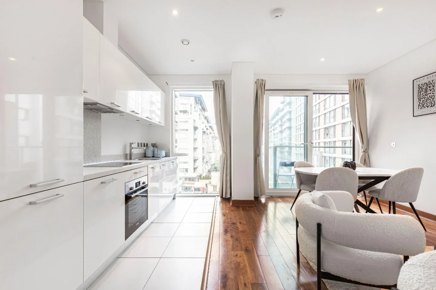 Flat Queenstown Road in Greater London