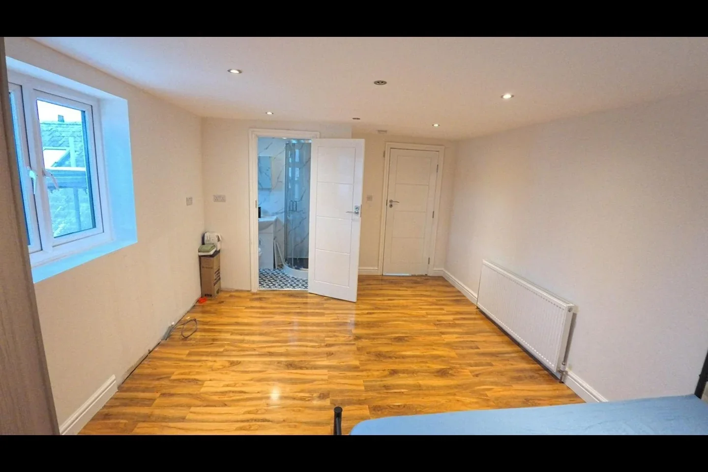 Room Oxlow Lane in Greater London