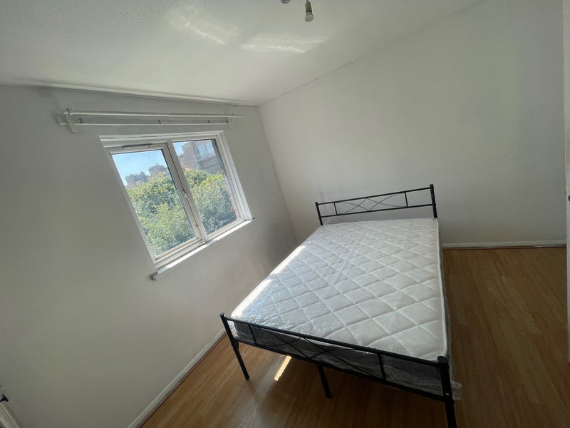 Room Canterbury Place in Greater London