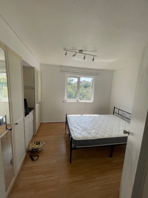 Room Canterbury Place in Greater London