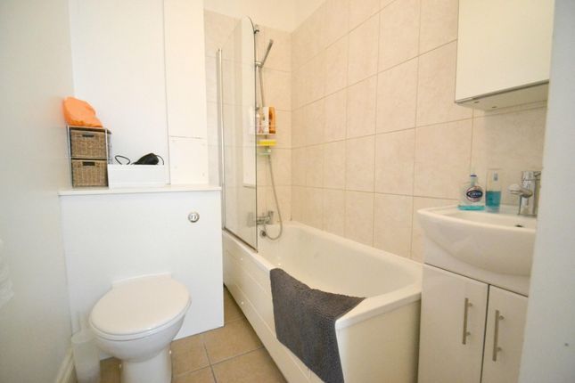 Flat Old Brompton Road in Greater London