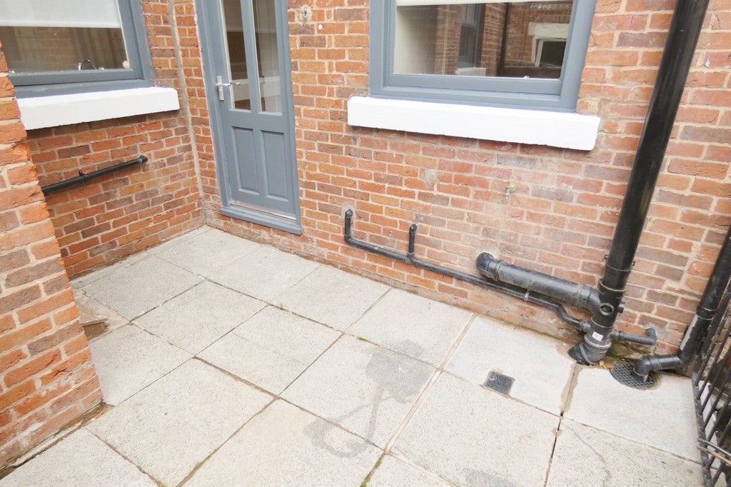Flat Latham Street in Preston