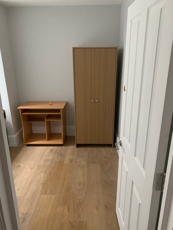 Room Manchester Road in Greater London
