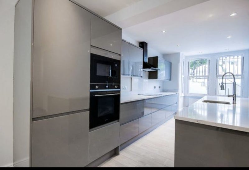 Room Manchester Road in Greater London