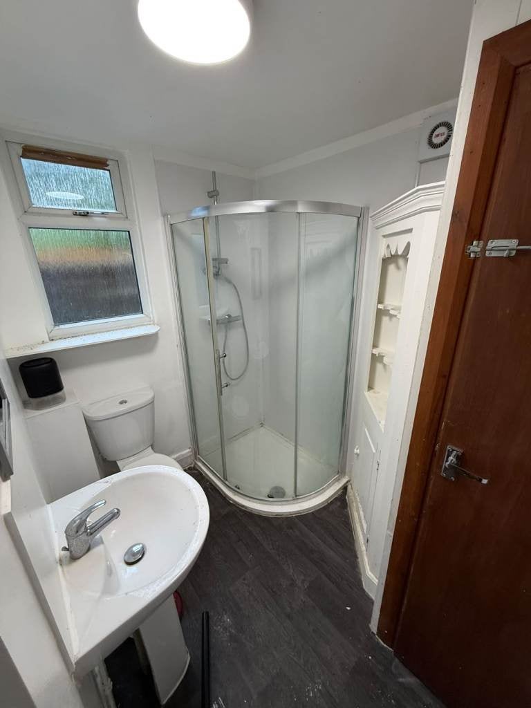Flat Oak Grove in Greater London