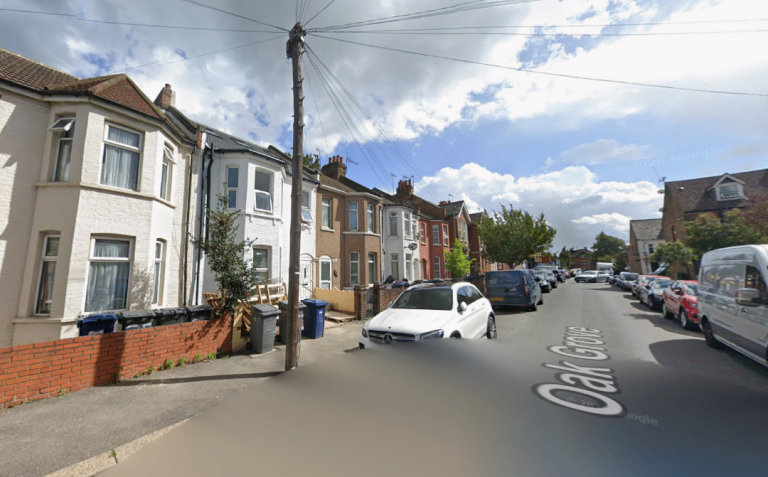 Flat Oak Grove in Greater London
