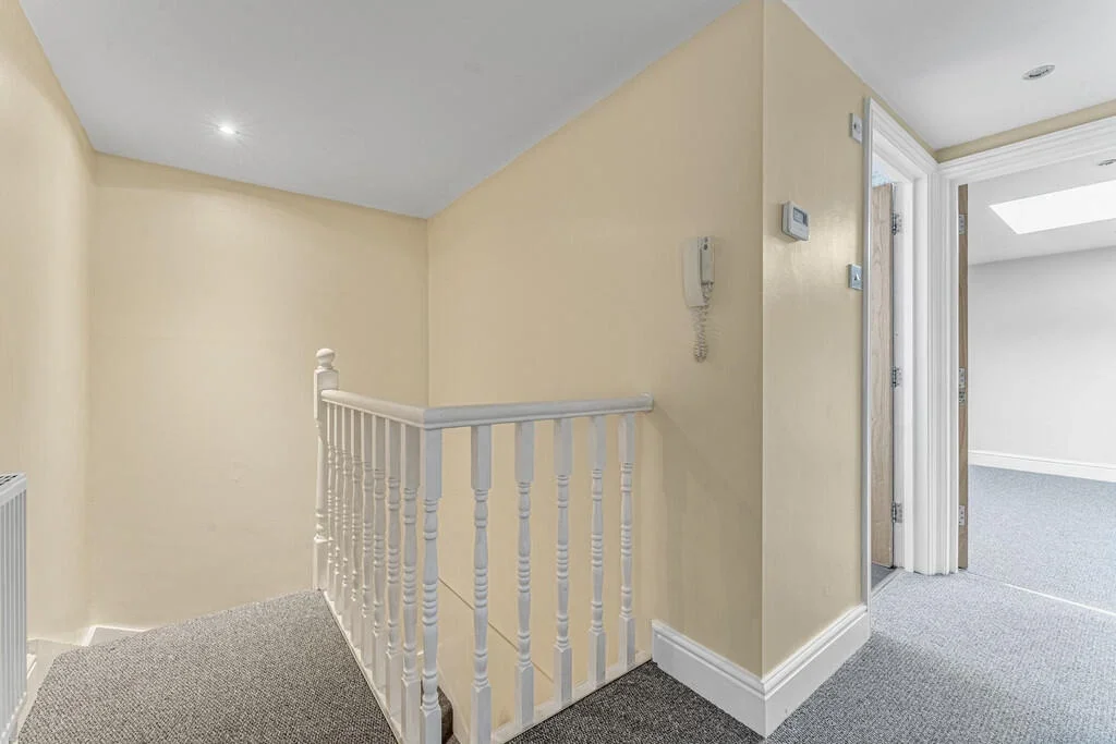 Flat Coningsby Road in Greater London