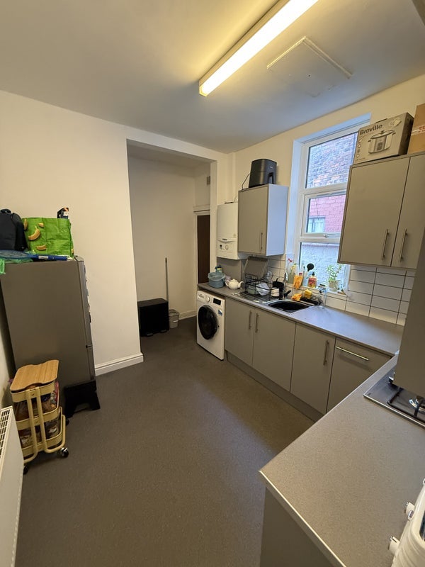 Room Blenheim Avenue in Manchester