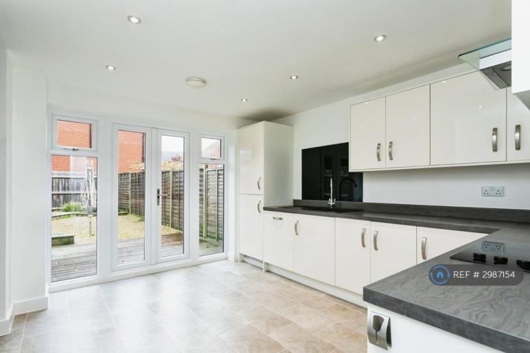House Stocks Close in Winslow