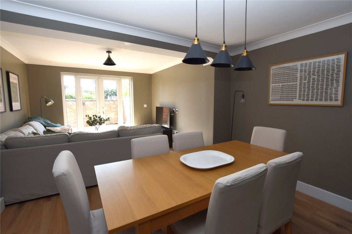 Room Manor Road in East Hampshire