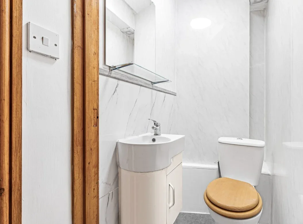 Room Warwick House Street in City of Westminster