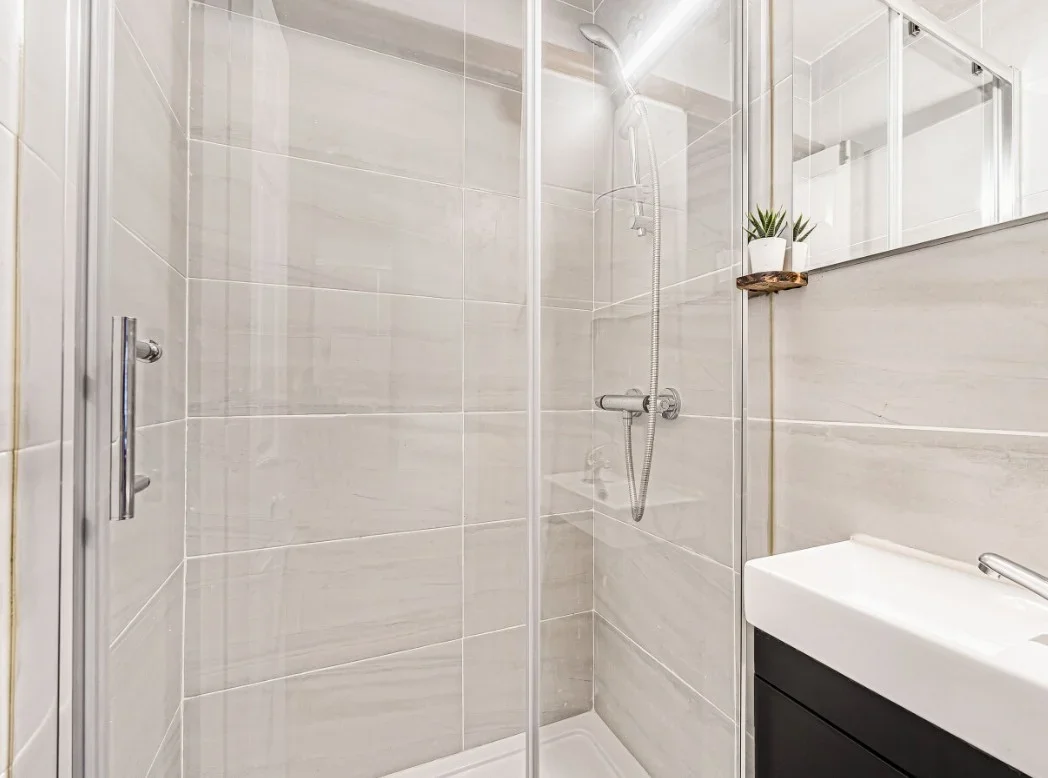 Room Warwick House Street in City of Westminster