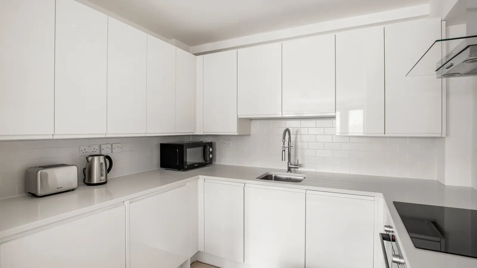 Flat Portsoken Street in City of London