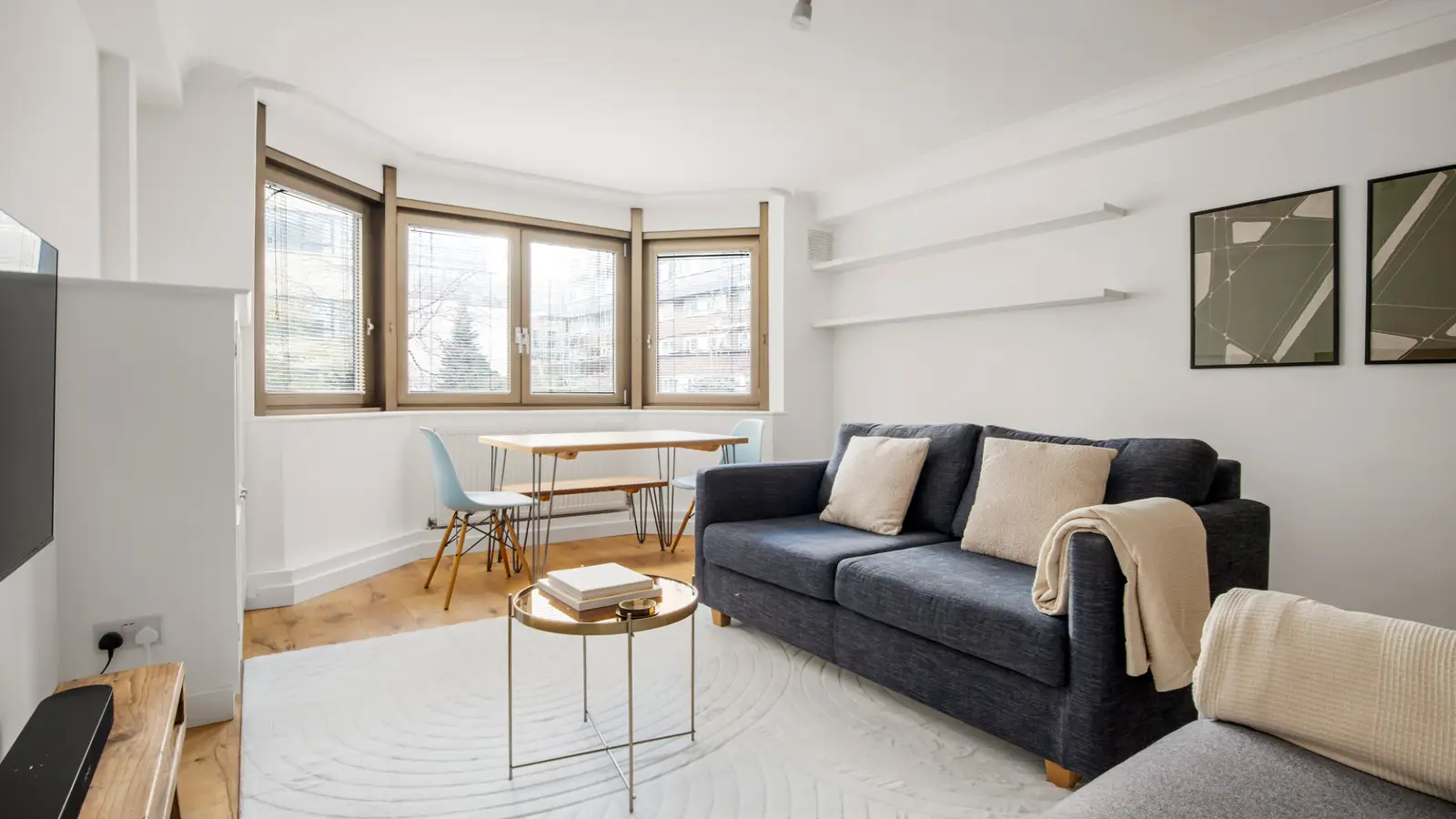 Flat Portsoken Street in City of London
