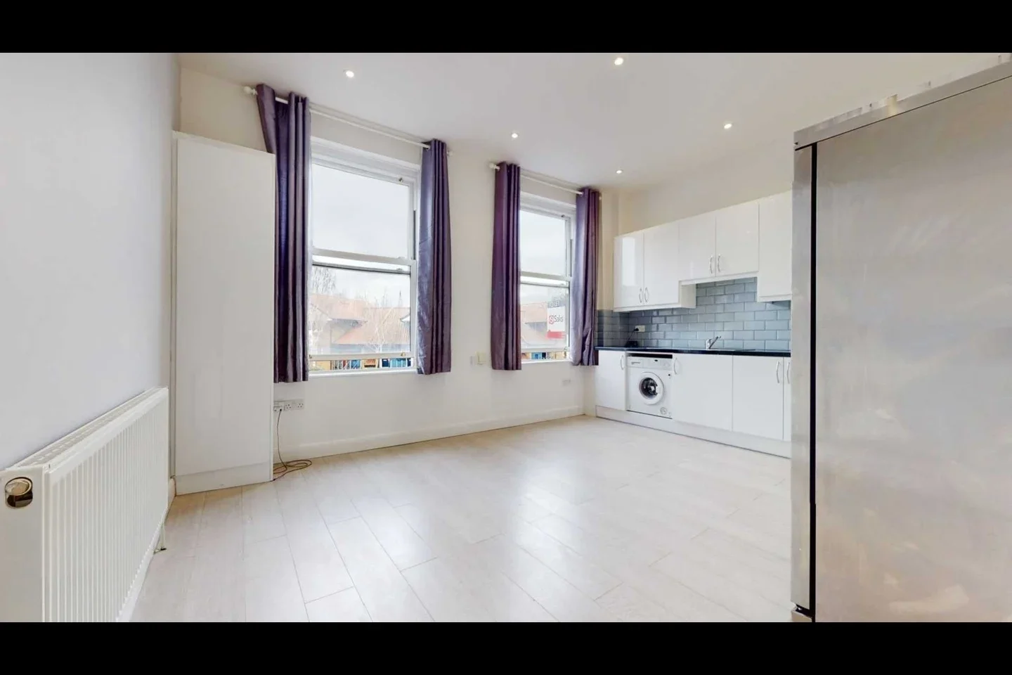 Flat Addiscombe Road in Greater London