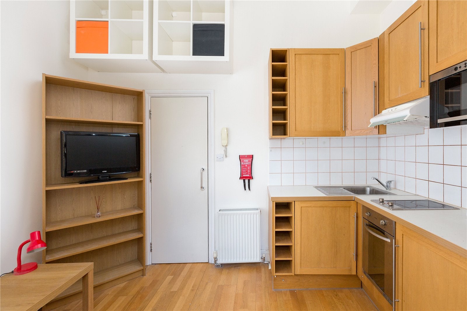 Flat Warbeck Road in Greater London
