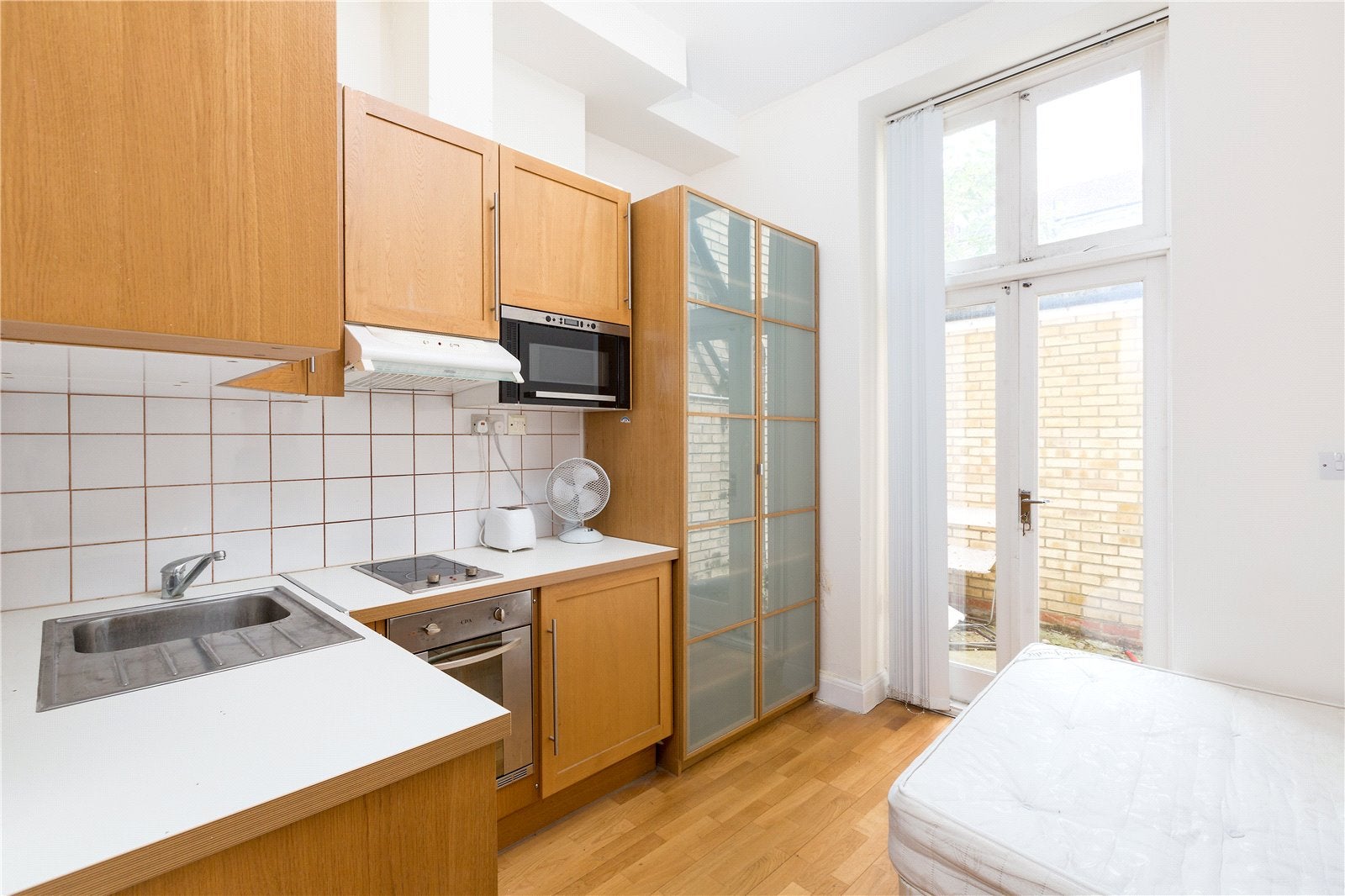 Flat Warbeck Road in Greater London