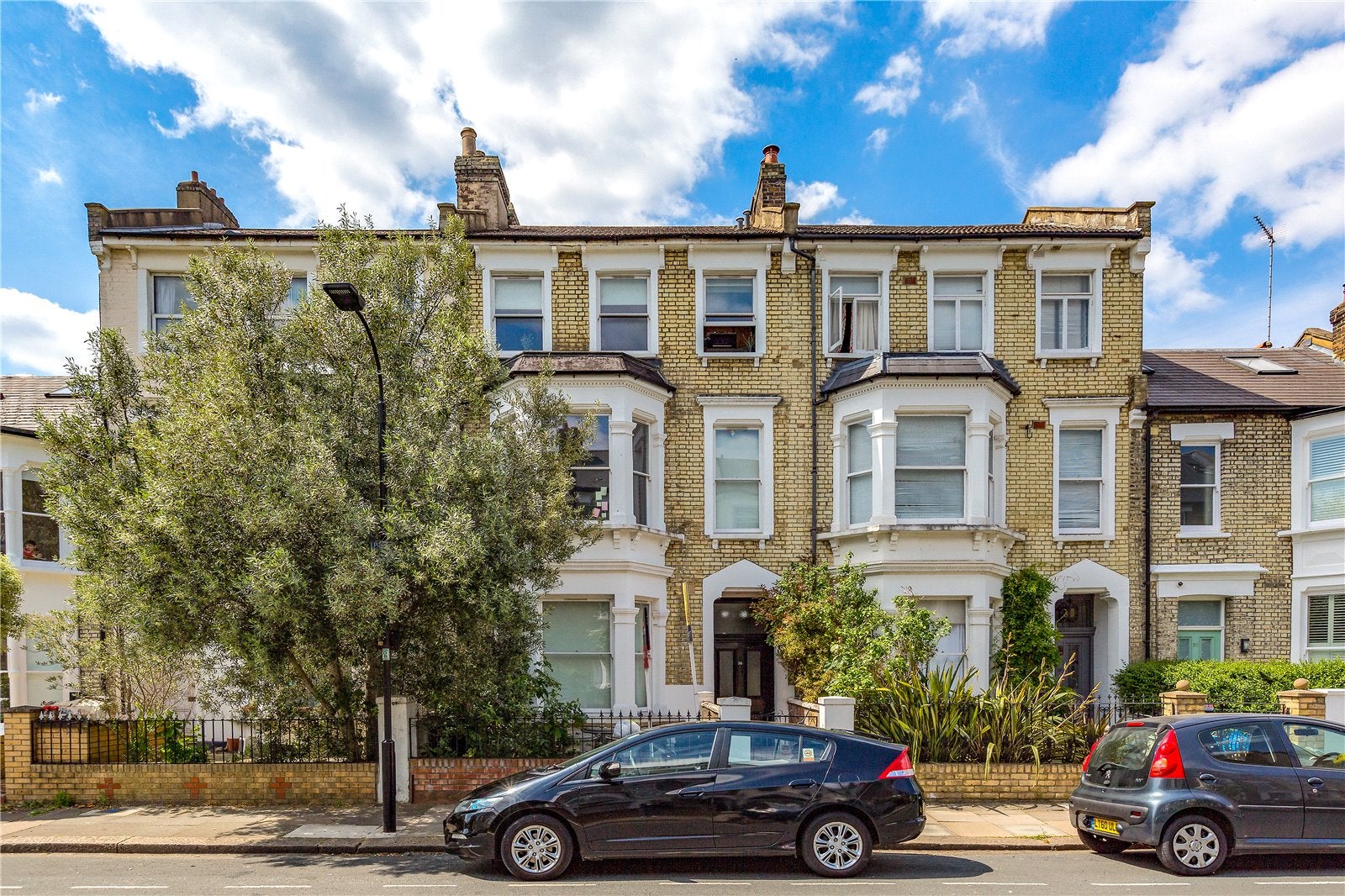Flat Warbeck Road in Greater London