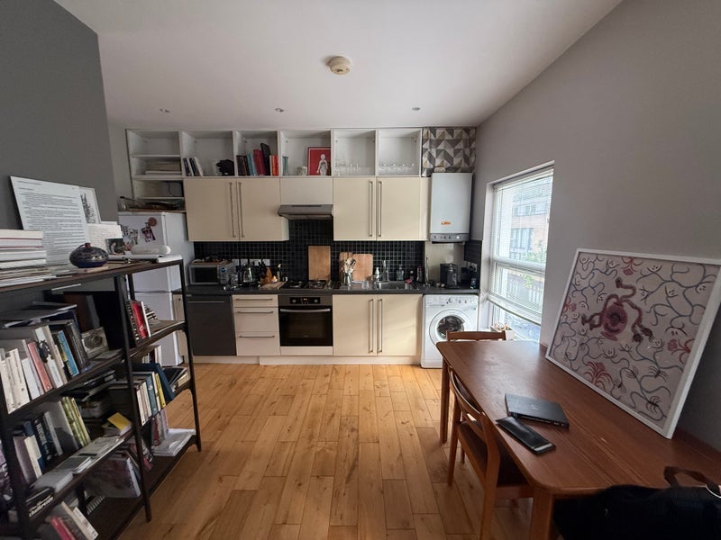 Flat Ashdown Crescent in Greater London