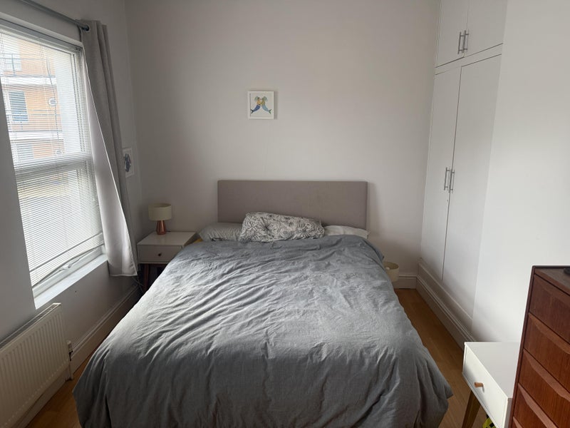 Flat Ashdown Crescent in Greater London