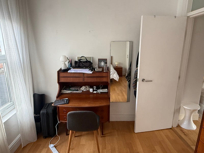 Flat Ashdown Crescent in Greater London