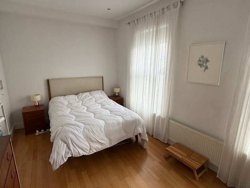 Flat Ashdown Crescent in Greater London