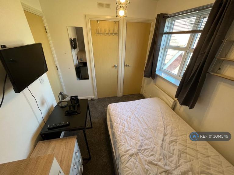 Room Salisbury Close in Crewe