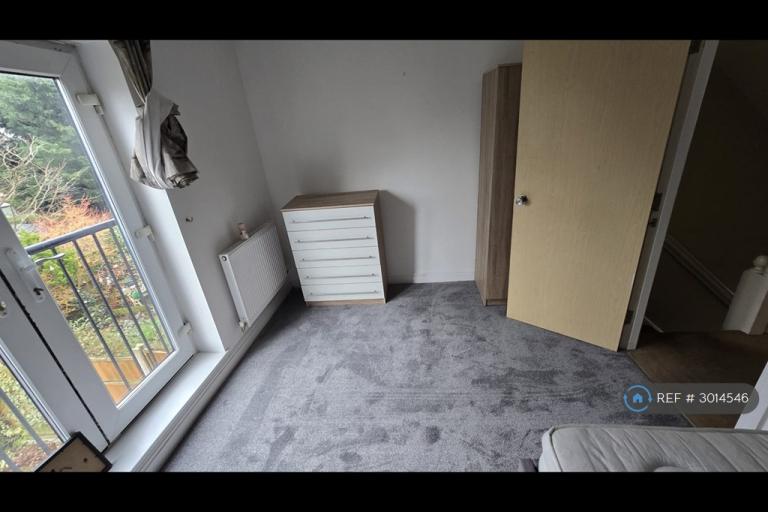Room Salisbury Close in Crewe