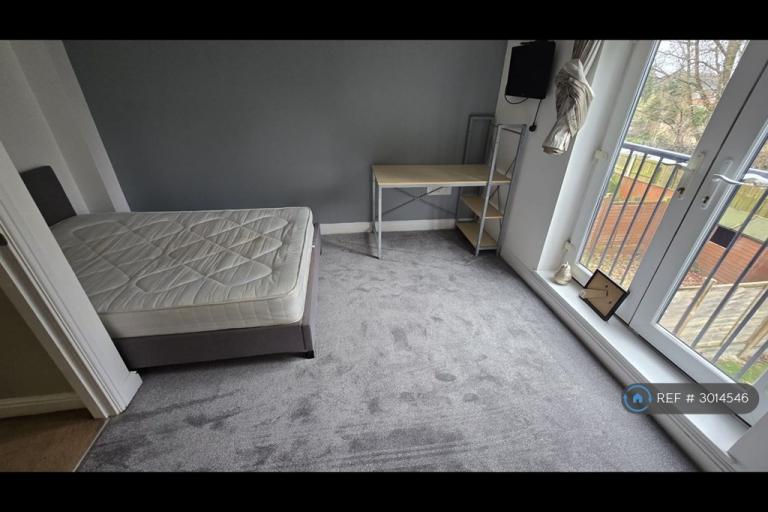 Room Salisbury Close in Crewe