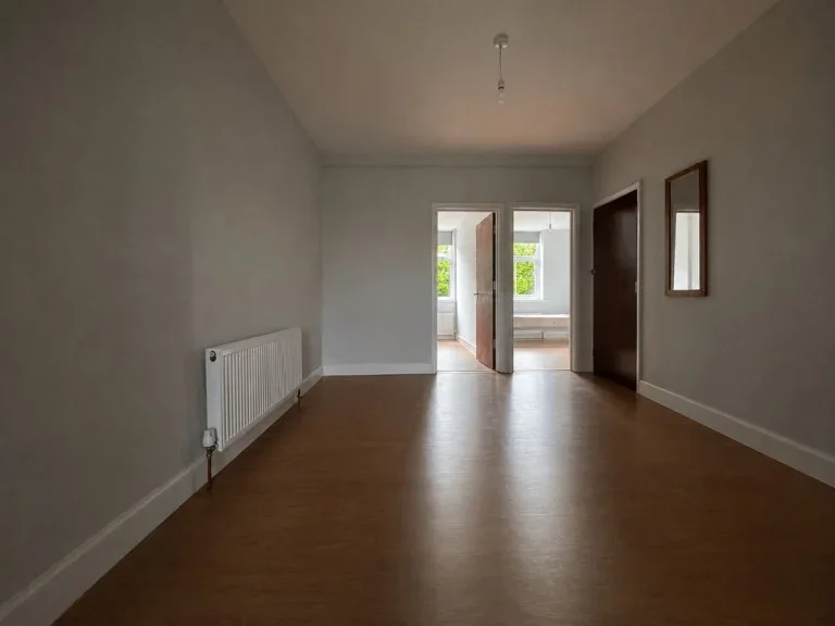 Flat Greenford Road in Greater London