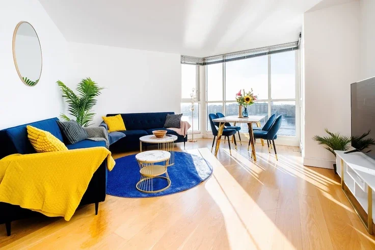 Flat Westferry Circus in Greater London