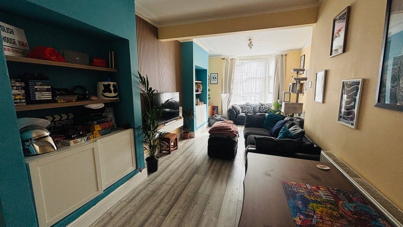 Room St George's Road in Greater London