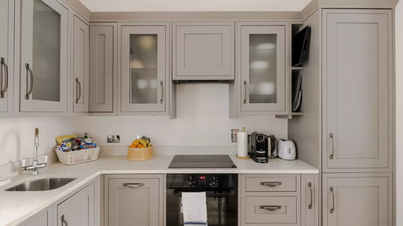Flat Grosvenor Road in City of Westminster