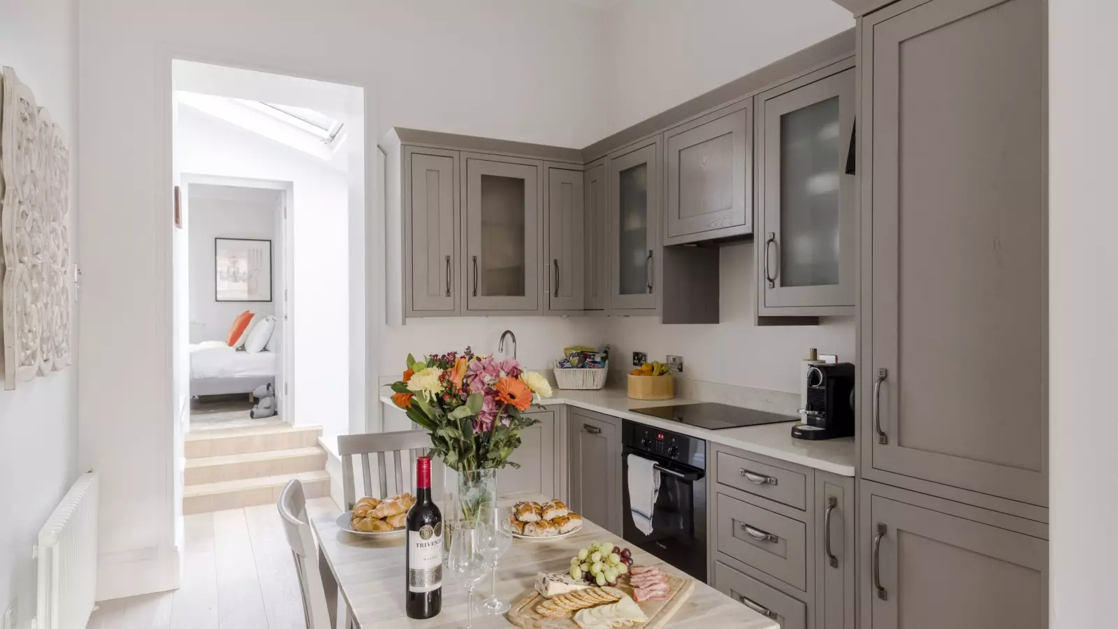 Flat Grosvenor Road in City of Westminster