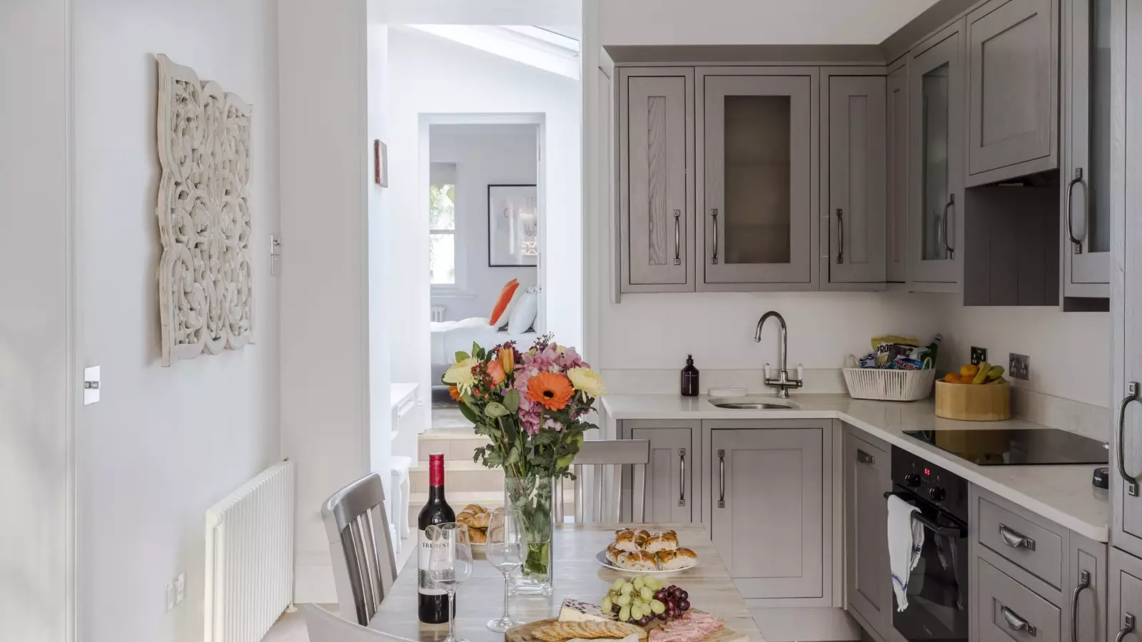 Flat Grosvenor Road in City of Westminster