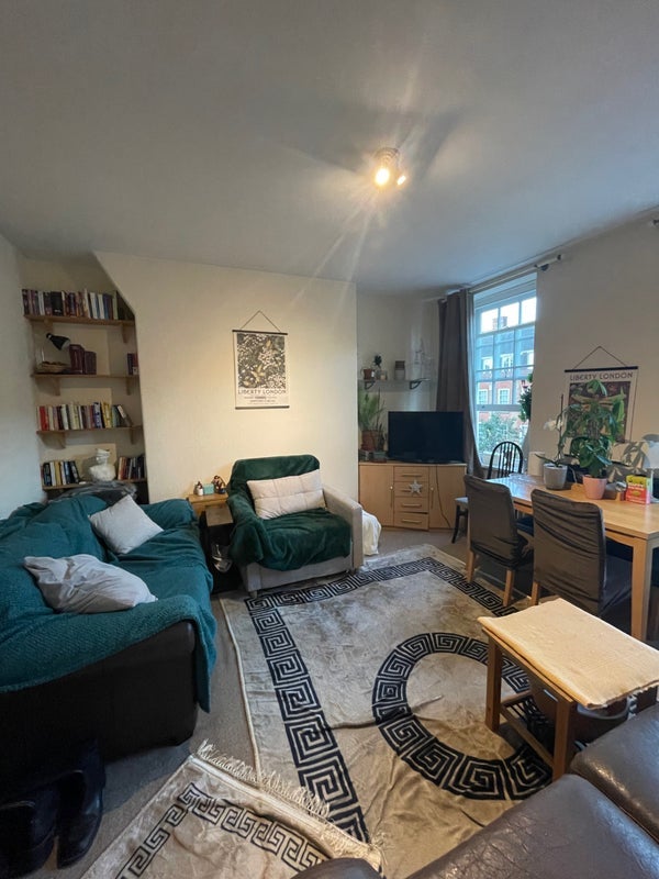 Room Vicarage Crescent in Greater London
