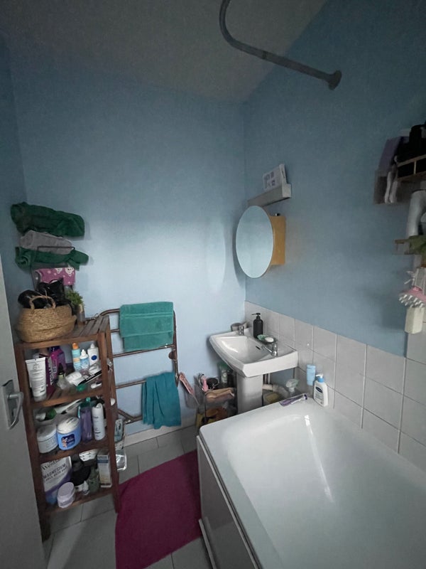 Room Vicarage Crescent in Greater London