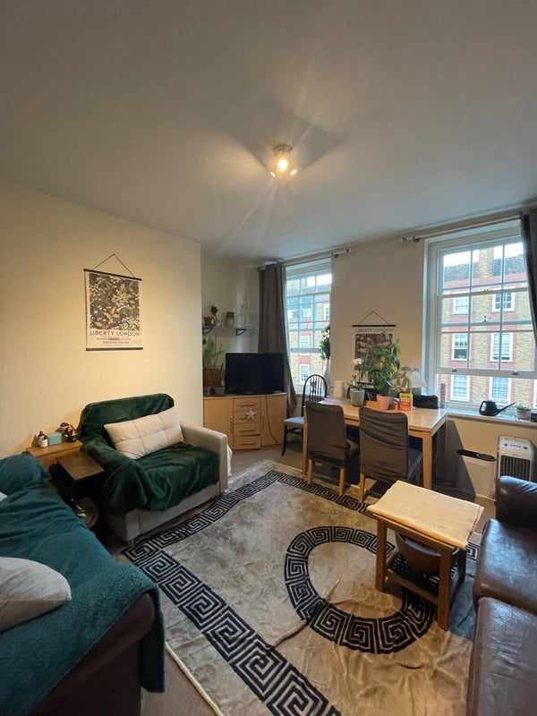 Room Vicarage Crescent in Greater London