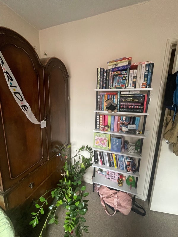 Room Vicarage Crescent in Greater London