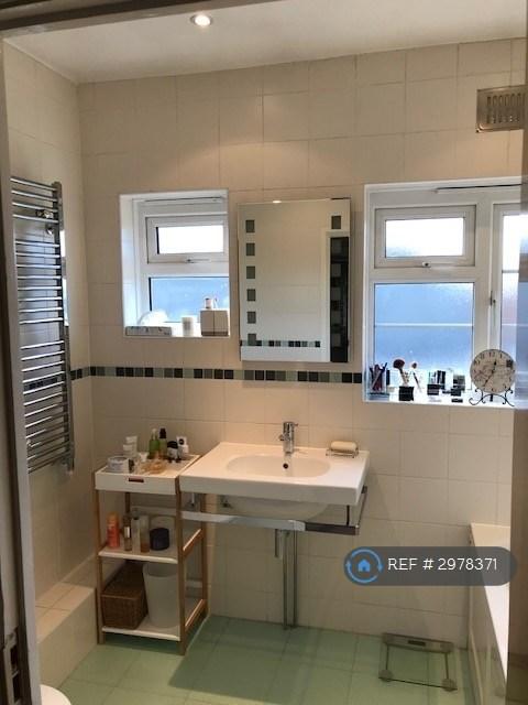 Flat Great North Road in Greater London