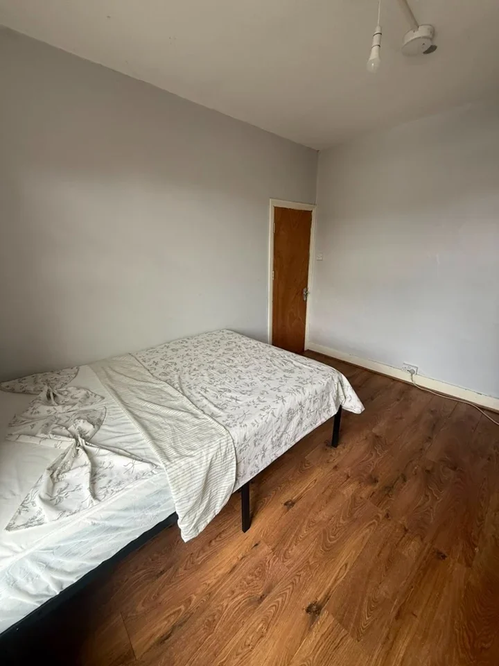 Room Strode Road in Greater London